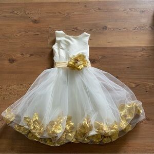 Toddler formal White and Gold girls Flower Dress size 4 event back bow puffy